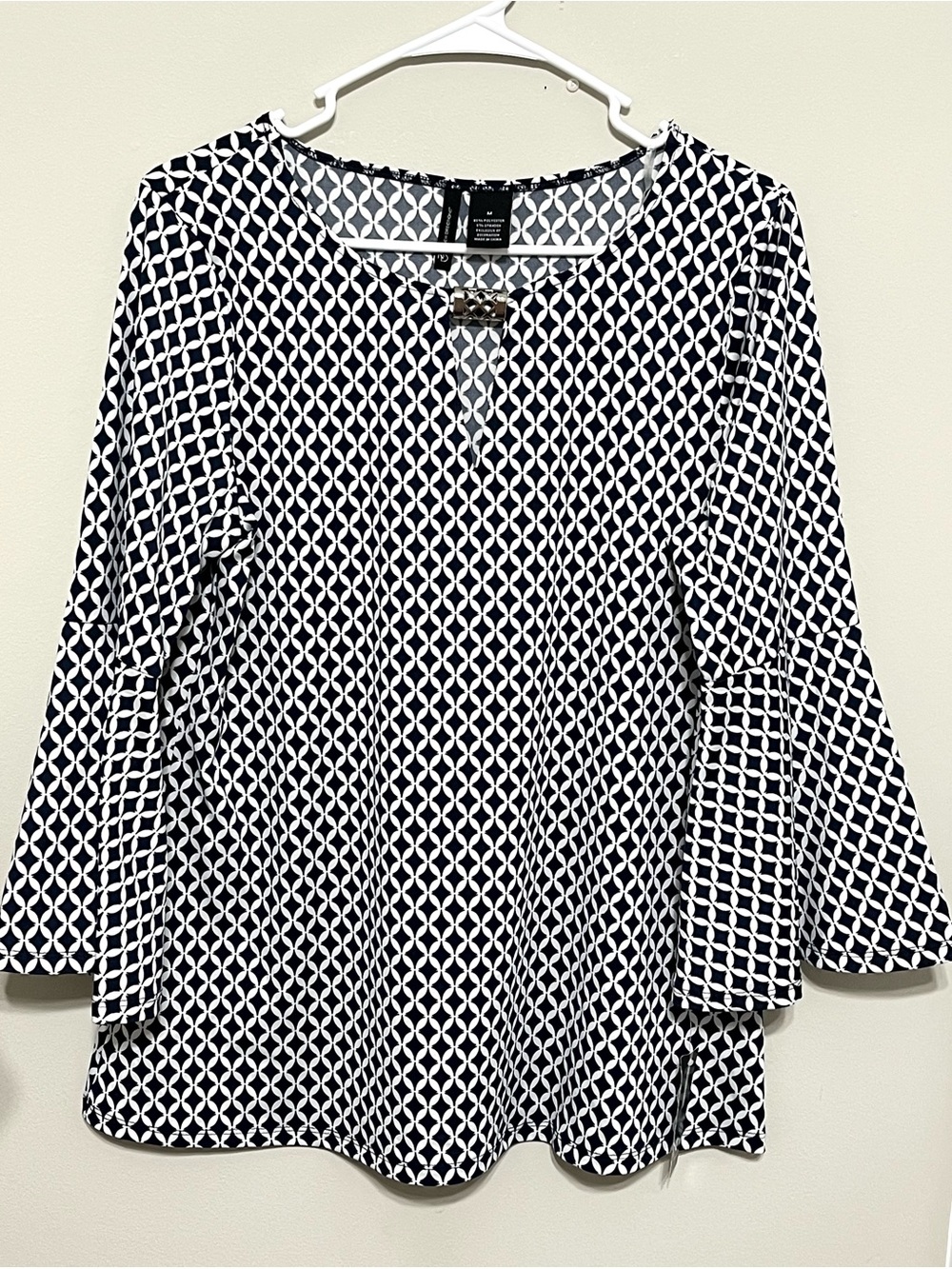 New Directions Blue & White Geometric print top with flare bell sleeves size M